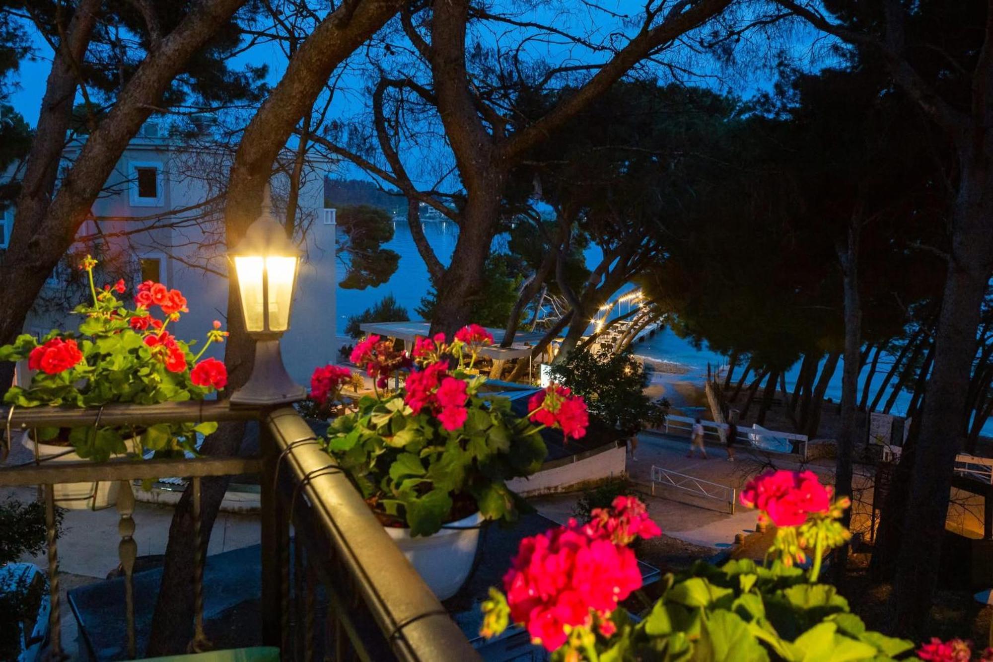 Beachfront Apartment Romilda Makarska Exterior photo
