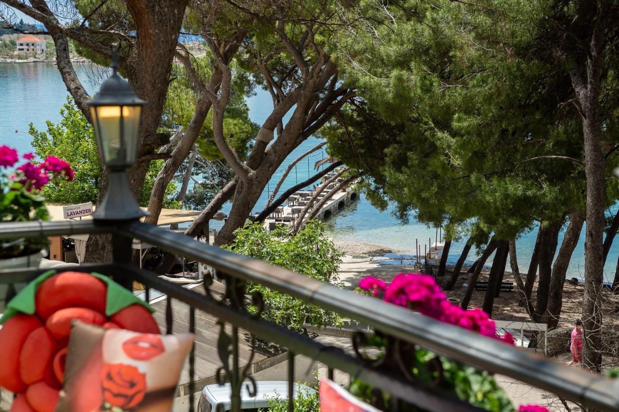Beachfront Apartment Romilda Makarska Exterior photo